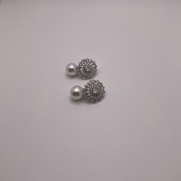 Gorgeous pearl earrings - Picture 2 of 3